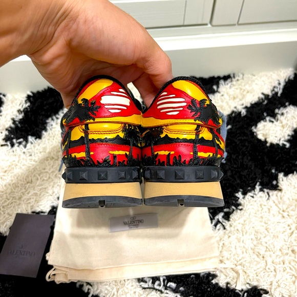 EUC Women’s Size 6.5 Valentino Garavani Rockrunner Sneakers In Hawaiian Culture - Picture 14 of 16